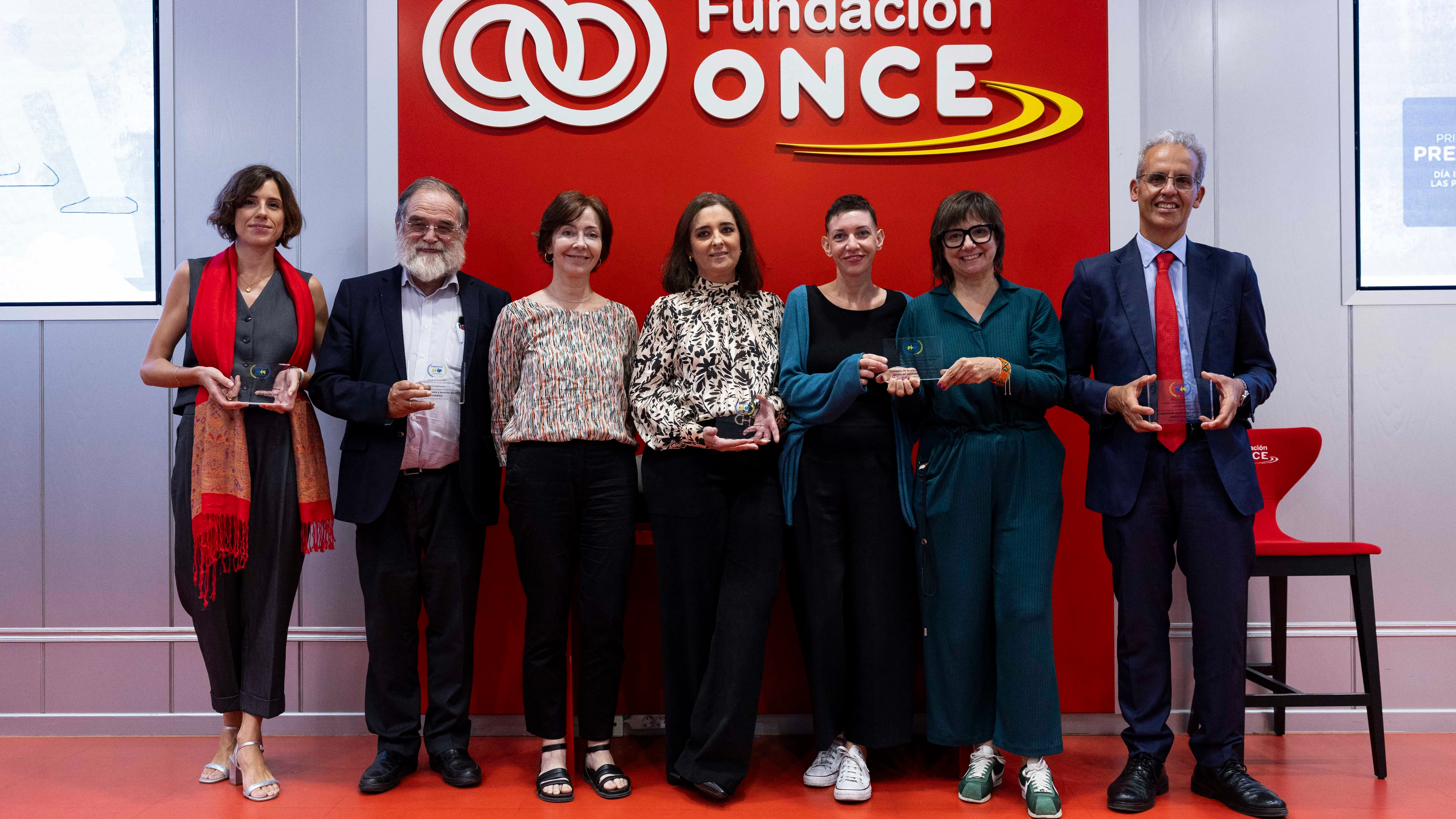 Atresmedia premiada por la labor de Hablando en Plata