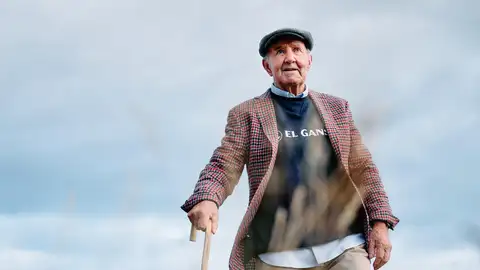 Ceferino, pastor y exalcalde de 89 años, modelo de firma en homenaje a la España rural Ceferino, pastor y exalcalde de 89 años, modelo de firma en homenaje a la España rural