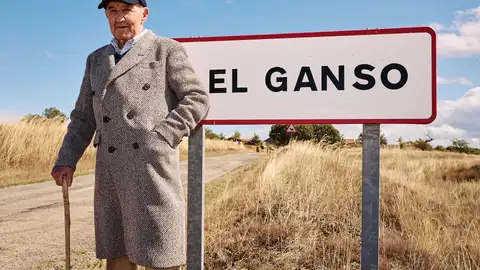 Ceferino, pastor y exalcalde de 89 años, modelo de firma en homenaje a la España rural Ceferino, pastor y exalcalde de 89 años, modelo de firma en homenaje a la España rural