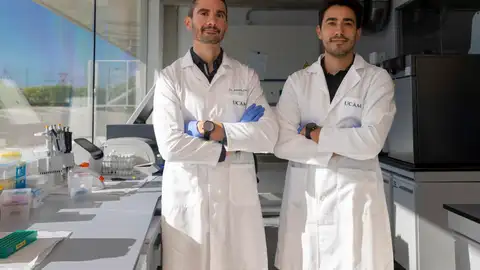 Rubén Zapata (i) y Rubén Rabadán (d), del grupo de investigación de metabolismo y regulación génica de enfermedades. Rubén Zapata (i) y Rubén Rabadán (d), del grupo de investigación de metabolismo y regulación génica de enfermedades.