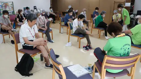 Tokio crea una red de vigilancia de personas mayores para evitar que mueran solos Tokio crea una red de vigilancia de personas mayores para evitar que mueran solos