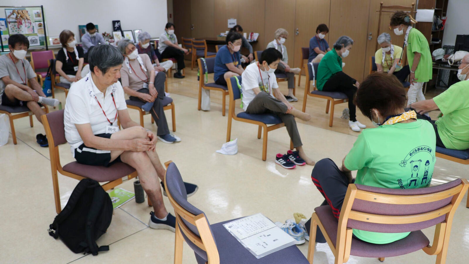 Tokio crea una red de vigilancia de personas mayores para evitar que mueran solos