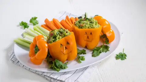 Receta saludable de Halloween para hacer con tus nietos: Huerto de calabaza con aguacate Receta saludable de Halloween para hacer con tus nietos: Huerto de calabaza con aguacate