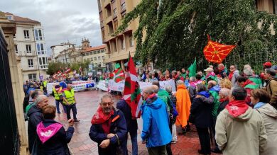 Pensionistas vascos aplauden la admisión a trámite de su propuesta para equiparar las pensiones mínimas al SMI