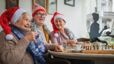 Galicia pone en marcha una iniciativa para que las personas mayores no pasen solas la Navidad