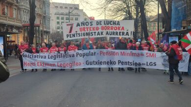Pensionistas vascos se movilizan en Bilbao para exigir la equiparación de la pensión mínima al SMI