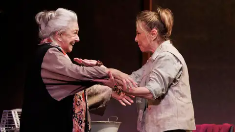 Lola Herrera y su hija Natalia Dicenta Lola Herrera y su hija Natalia Dicenta