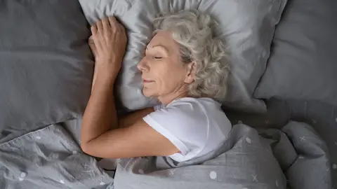 Mujer durmiendo Mujer durmiendo