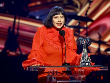 Lady Gaga recogiendo su premio iHearts Radio 2025