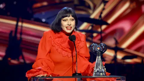 Lady Gaga recogiendo su premio iHearts Radio 2025 Lady Gaga recogiendo su premio iHearts Radio 2025