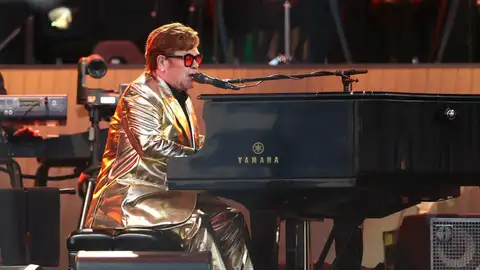 Elton John durante un concierto Elton John durante un concierto