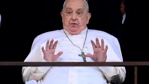 El Papa mejora aunque sigue usando cánulas nasales durante la noche, según el Vaticano El Papa mejora aunque sigue usando cánulas nasales durante la noche, según el Vaticano