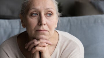 Mujer que se siente sola