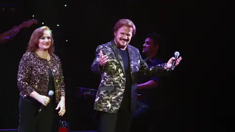 El duo Pimpinela durante un concierto El duo Pimpinela durante un concierto
