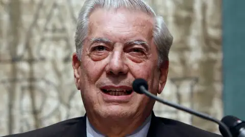 Mario Vargas Llosa, en una imagen de archivo Mario Vargas Llosa, en una imagen de archivo