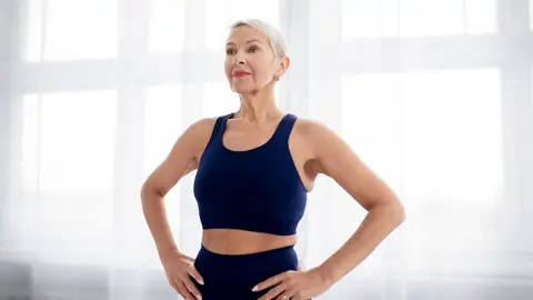 Mujer en edad madura vestida de deporte Mujer en edad madura vestida de deporte