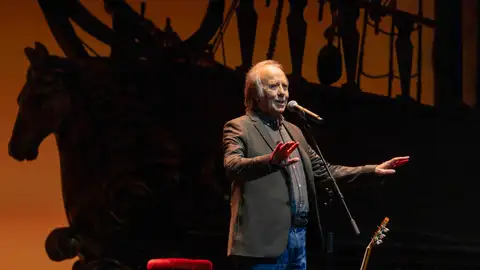 El cantante Joan Manuel Serrat El cantante Joan Manuel Serrat