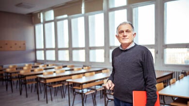 Los docentes de la concertada podrán jubilarse parcialmente con contrato de relevo financiado por la Comunidad de Madrid