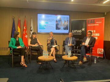 Expertos de la mesa redonda sobre la importancia estrat&eacute;gica de la Silver Economy