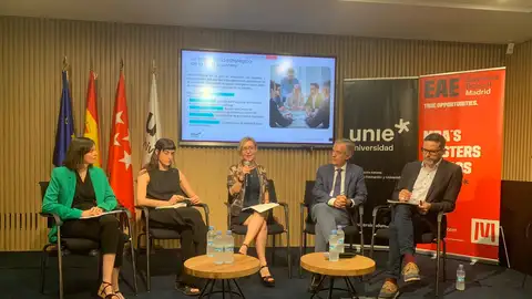 Expertos de la mesa redonda sobre la importancia estratégica de la Silver Economy Expertos de la mesa redonda sobre la importancia estratégica de la Silver Economy