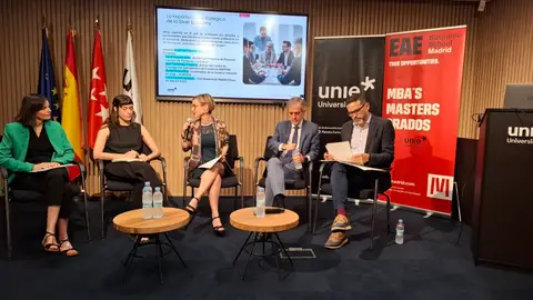 Expertos de la mesa redonda sobre la importancia estratégica de la Silver Economy Expertos de la mesa redonda sobre la importancia estratégica de la Silver Economy