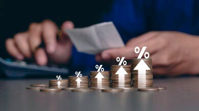 El salario medio español alcanza un máximo de 1.988 euros al mes en 2024