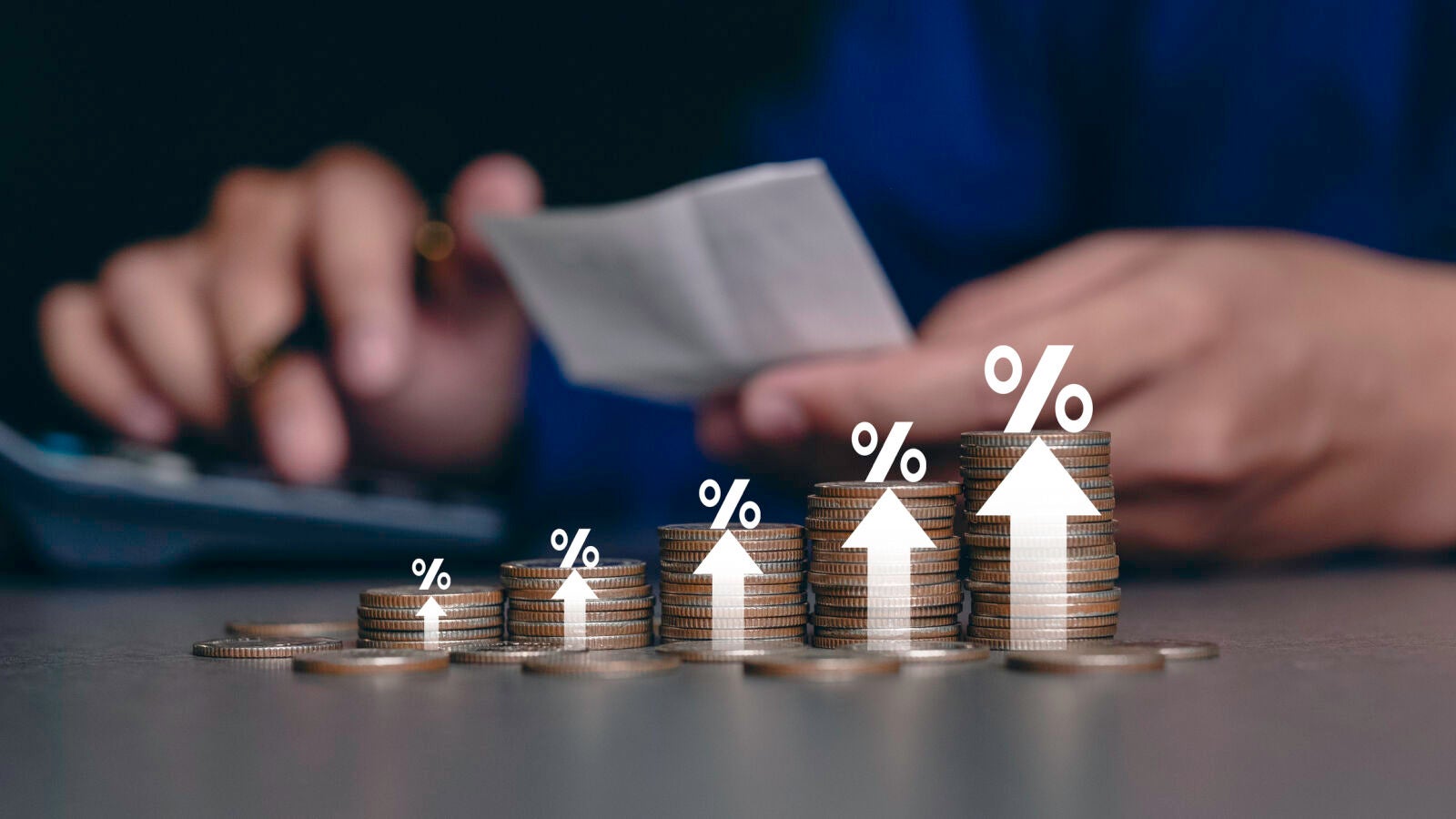 El salario medio español alcanza un máximo de 1.988 euros al mes en 2024