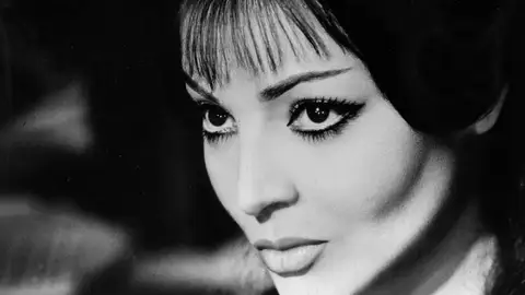 Imagen de archivo (1958) de la actriz Sara Montiel durante el rodaje de La violetera. Imagen de archivo (1958) de la actriz Sara Montiel durante el rodaje de La violetera.