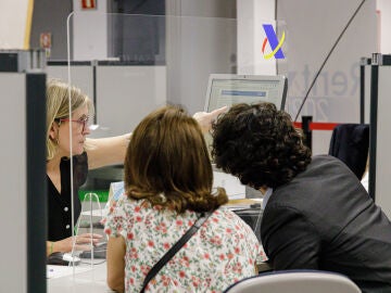 Atenci&oacute;n presencial en una oficina de la Agencia Tributaria