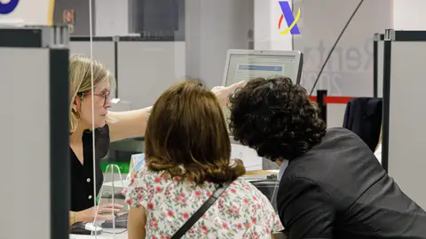 Atención presencial en una oficina de la Agencia Tributaria Atención presencial en una oficina de la Agencia Tributaria
