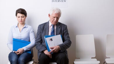 Casi 550.000 personas mayores de 50 años cobran subsidio por desempleo, un 3,4% más que en 2024