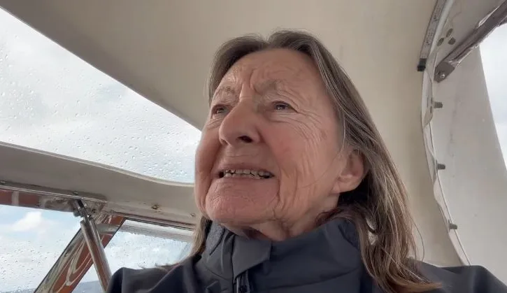 Jeanne Socrates: la mujer que navegó sola alrededor del mundo a los 77 años