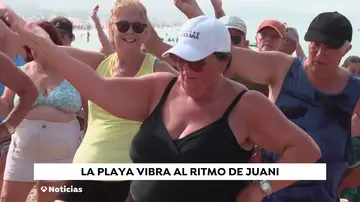Juani revoluciona las playas de Chiclana con sus clases de gimnasia Juani revoluciona las playas de Chiclana con sus clases de gimnasia