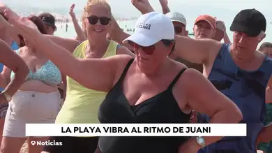 Juani revoluciona las playas de Chiclana con sus clases de gimnasia Juani revoluciona las playas de Chiclana con sus clases de gimnasia