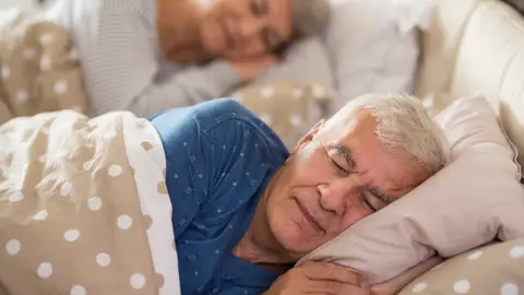 Personas mayores durmiendo Personas mayores durmiendo