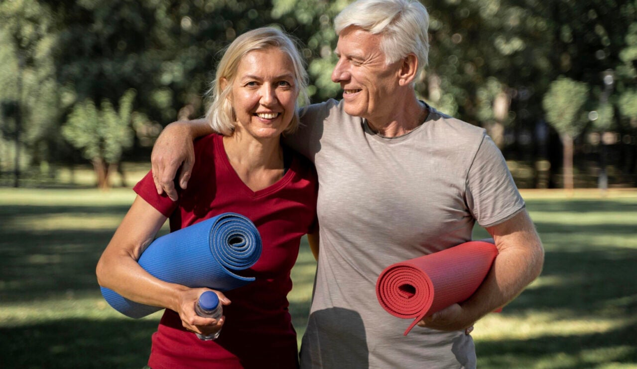 Personas mayores haciendo ejercicio