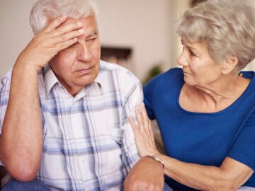 Hombre mayor con demencia 