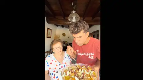 Un nieto y su abuela conquistan TikTok con una receta tradicional para la resaca Un nieto y su abuela conquistan TikTok con una receta tradicional para la resaca