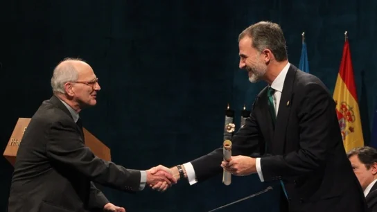 Rainer Weiss recibiendo el Premio Princesa de Asturias Rainer Weiss recibiendo el Premio Princesa de Asturias