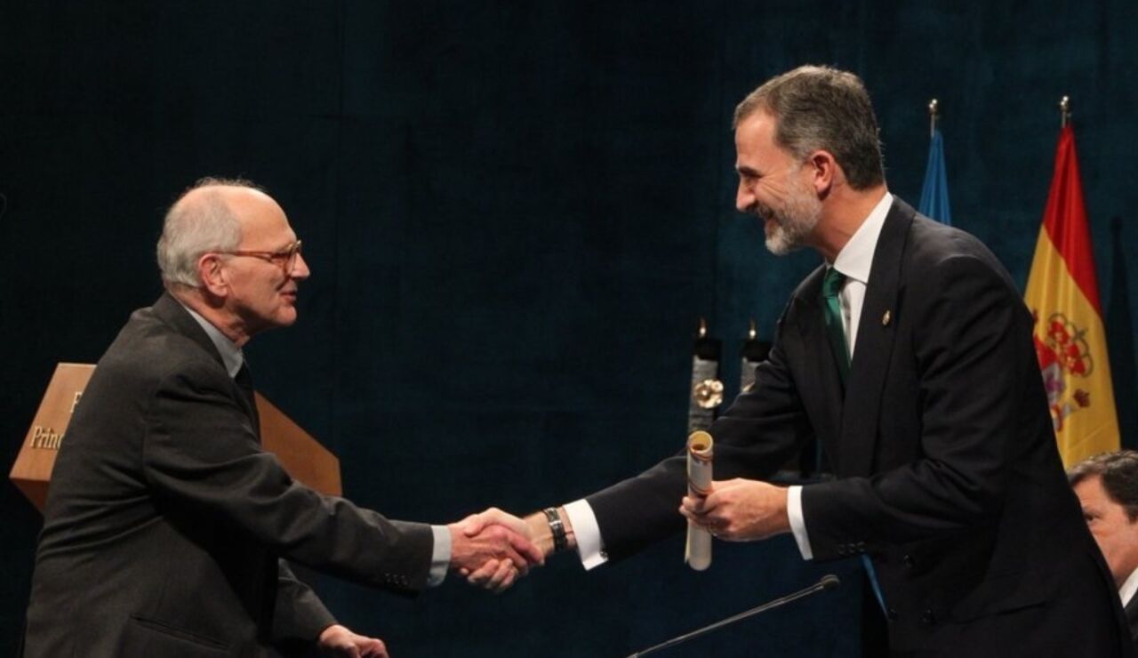 Rainer Weiss recibiendo el Premio Princesa de Asturias