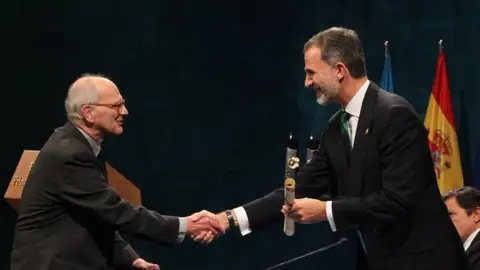 Rainer Weiss recibiendo el Premio Princesa de Asturias Rainer Weiss recibiendo el Premio Princesa de Asturias