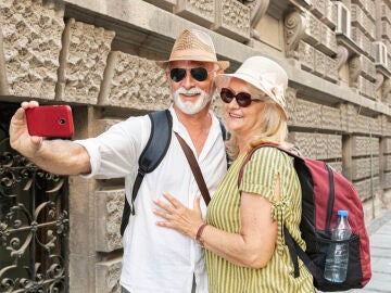 Personas mayores de viaje 