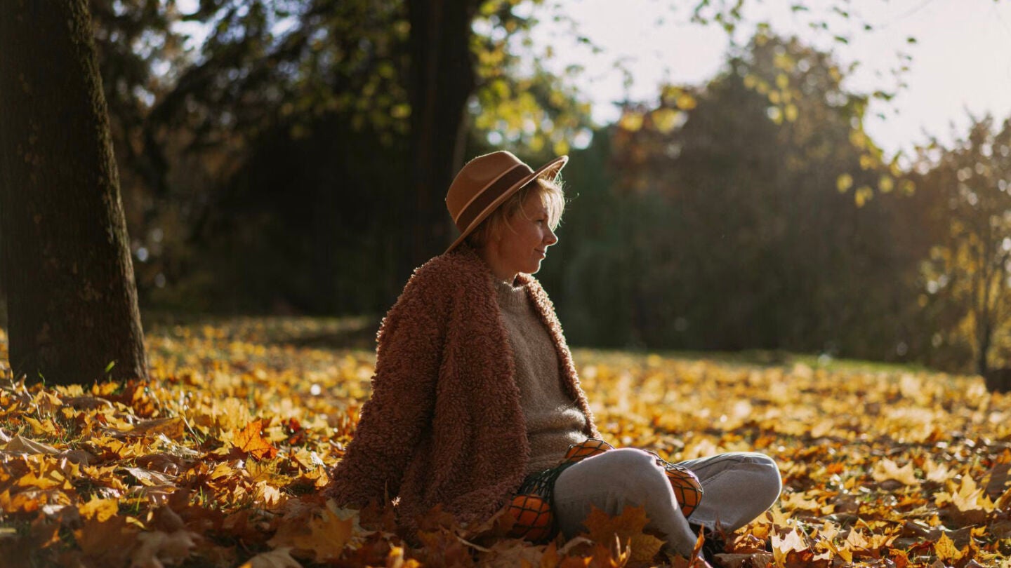 Mujer mayor en oto&ntilde;o