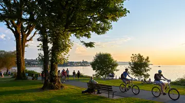 Gente en un parque Gente en un parque
