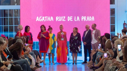 Ágatha Ruiz de la Prada en su desfile