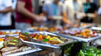 Antoñana (Álava) da sus primeros pasos en su servicio de comedor para personas mayores 