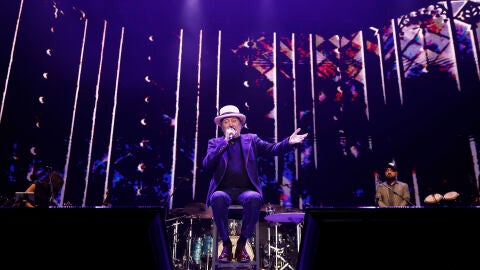 Joaquín Sabina sobre el escenario