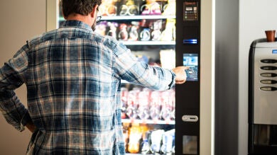 Consumo obligará a que las máquinas de vending de residencias y hospitales incluyan un 80% de alimentos saludables