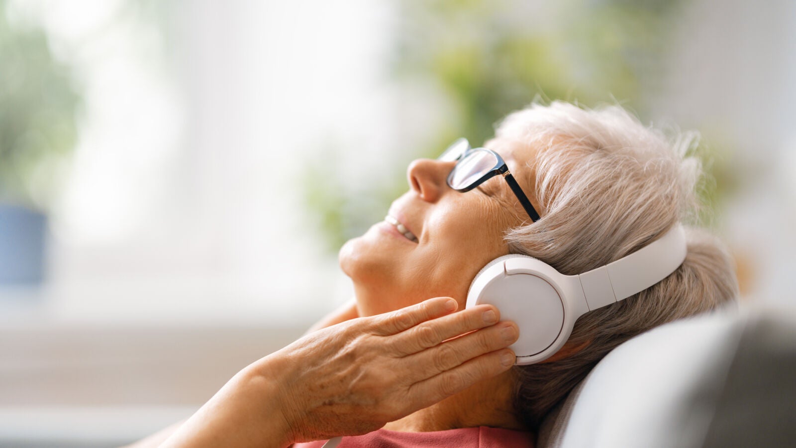 Así es como la música podría reducir el riesgo de demencia, según un estudio