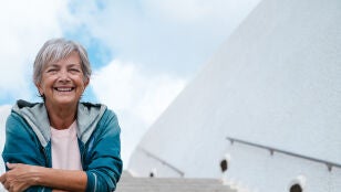 Mujer mayor sonriendo